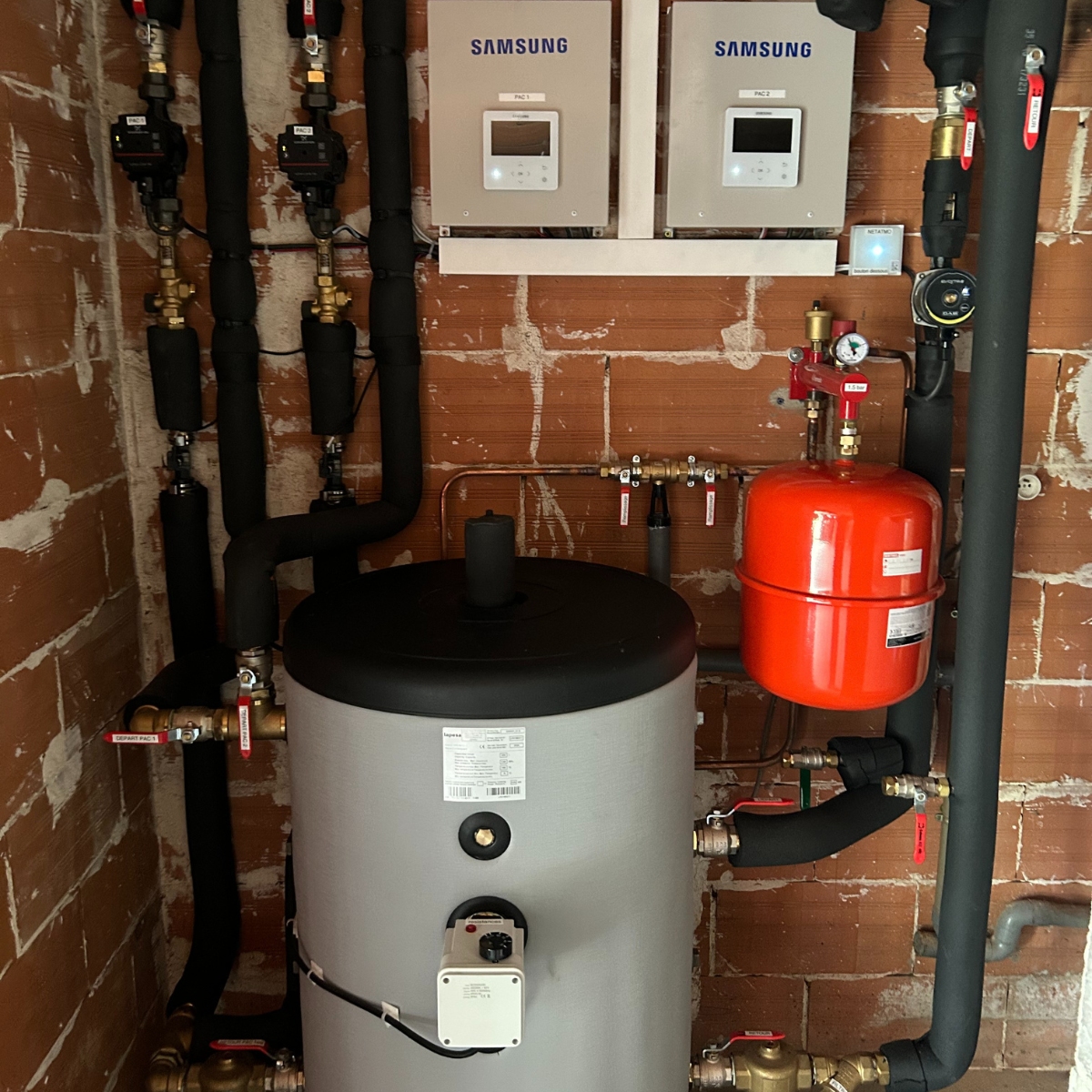 Pompe à chaleur air eau installée en relevage chaudière électrique